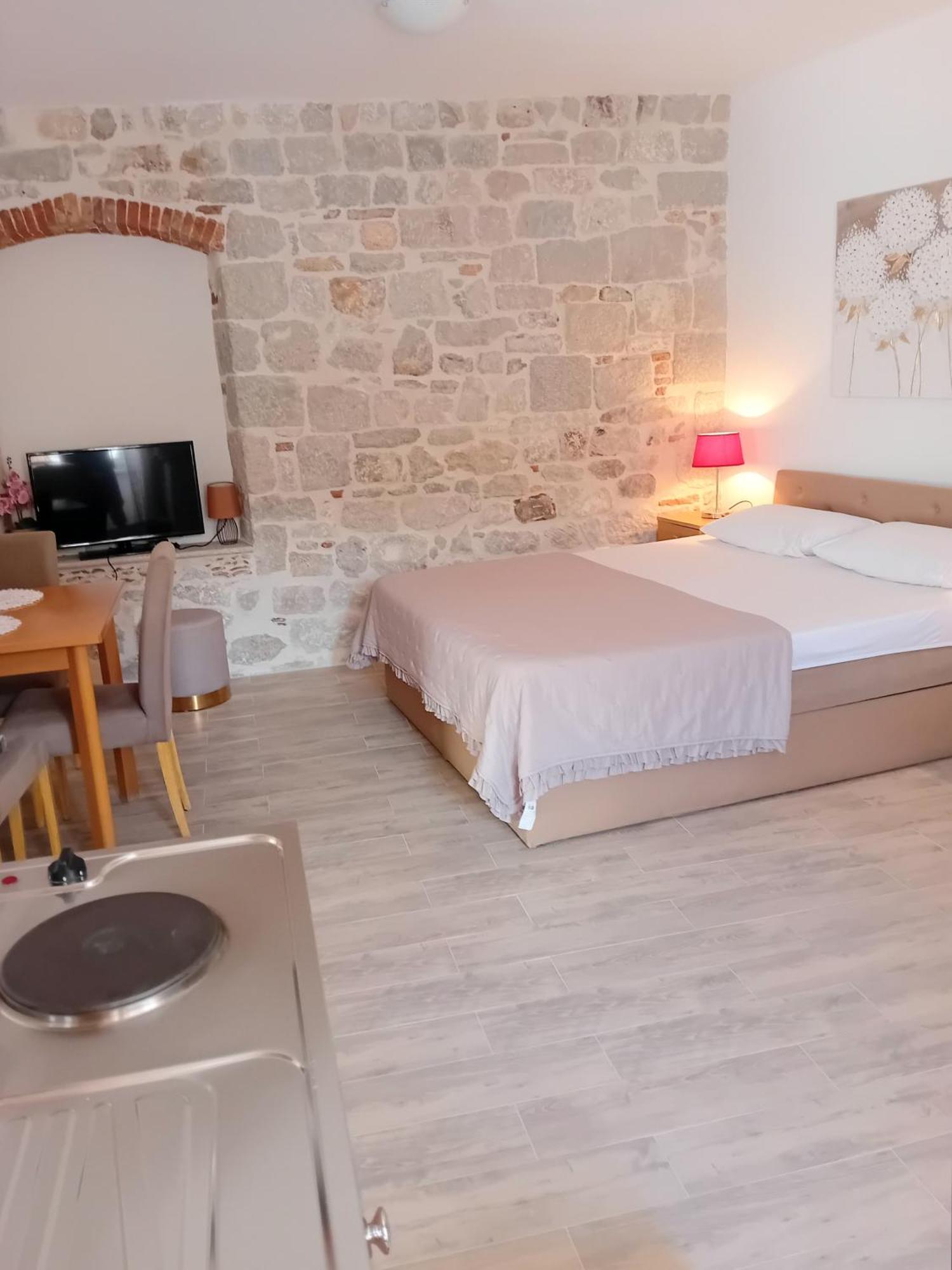 Apartment Andela Kaštela Екстериор снимка