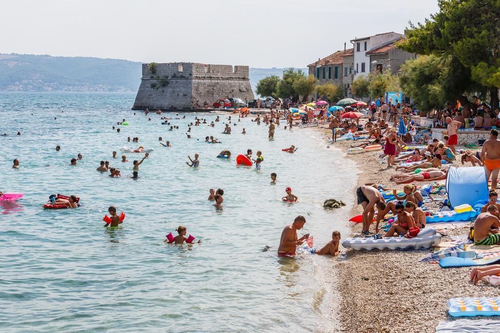 Apartment Andela Kaštela Екстериор снимка